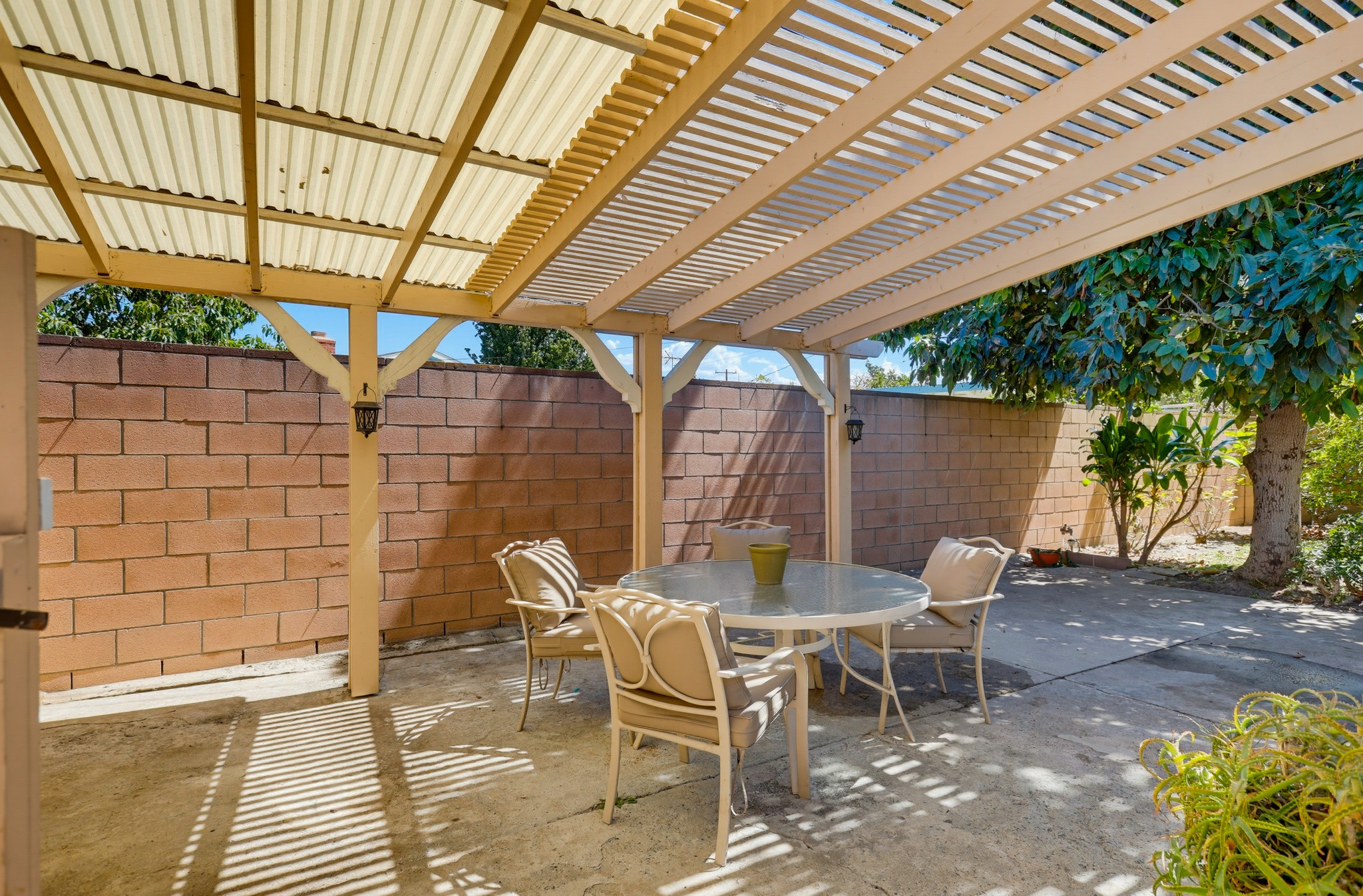 Virtual tour photo 52 of 73 for 1924 W Willow Ave