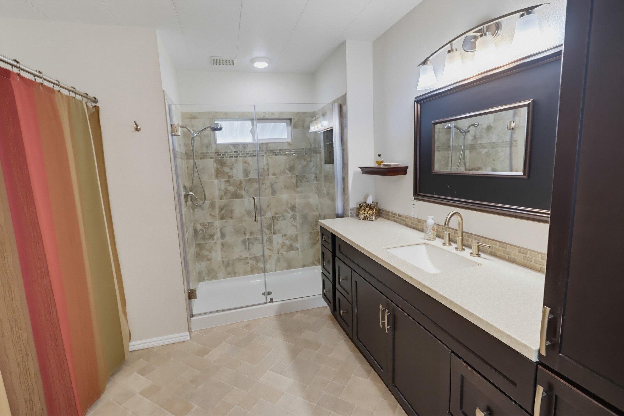 Virtual tour photo 31 of 47 for 1930 W San Marcos Blvd Spc 105