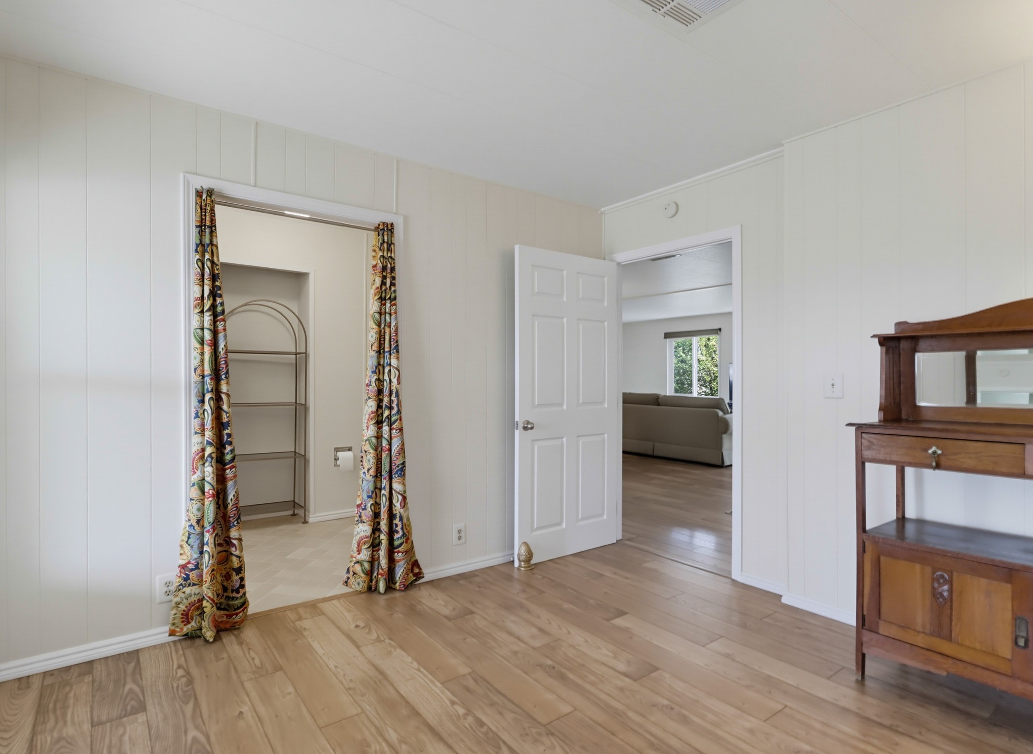 Virtual tour photo 34 of 47 for 1930 W San Marcos Blvd Spc 105