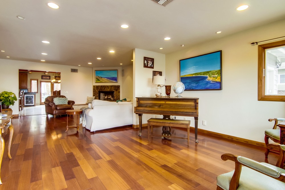 Virtual tour photo 9 of 72 for 1933 Erie St