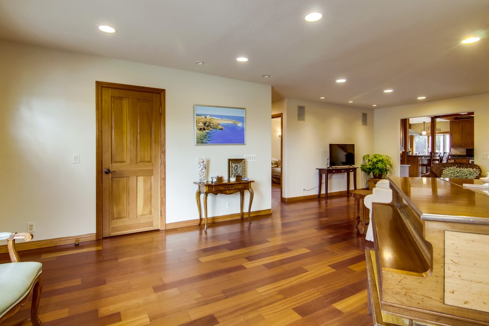 Virtual tour photo 11 of 72 for 1933 Erie St