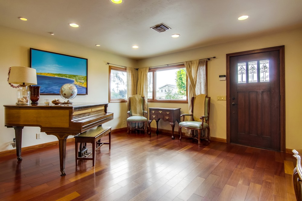 Virtual tour photo 12 of 72 for 1933 Erie St