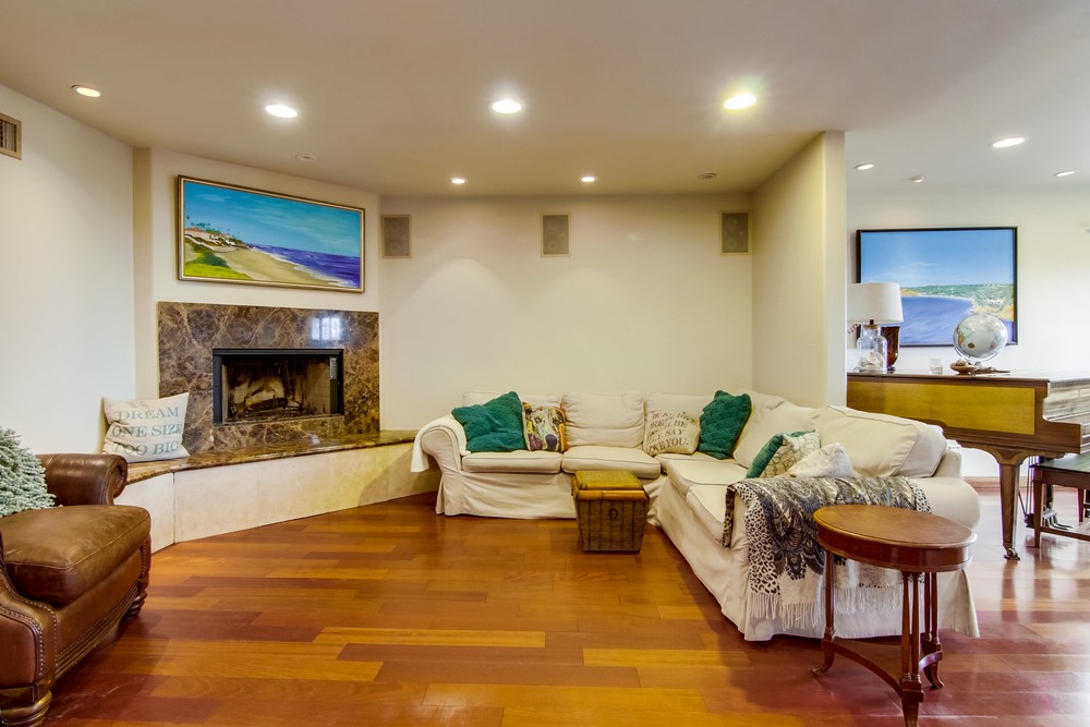 Virtual tour photo 15 of 72 for 1933 Erie St