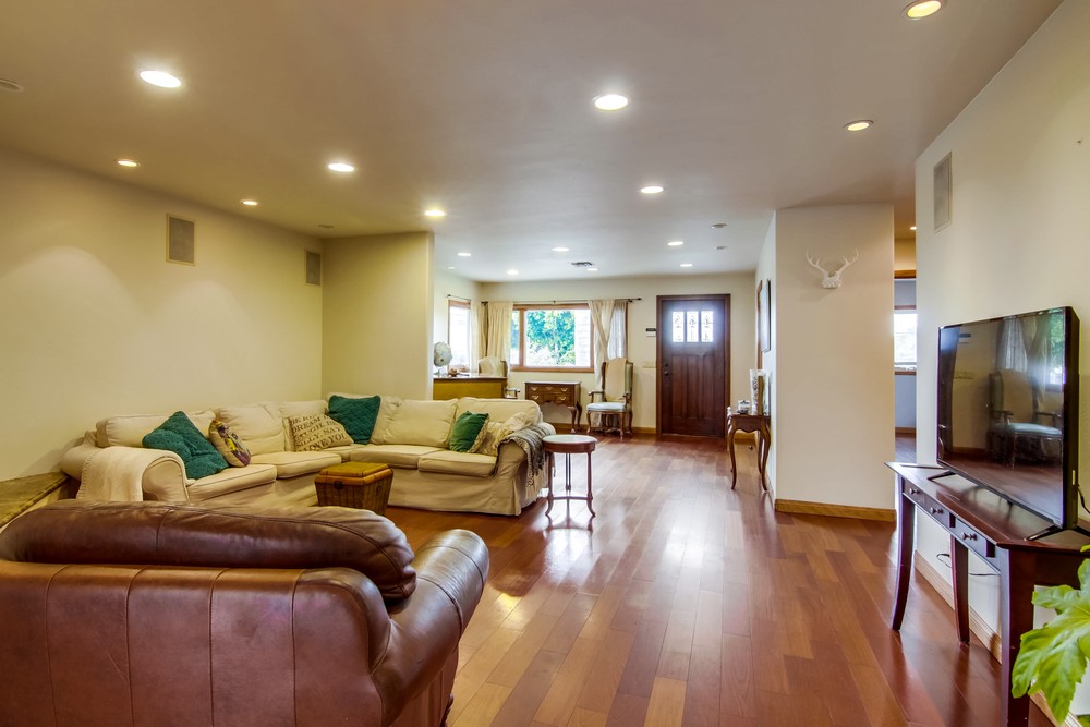 Virtual tour photo 17 of 72 for 1933 Erie St