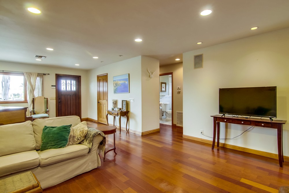 Virtual tour photo 18 of 72 for 1933 Erie St