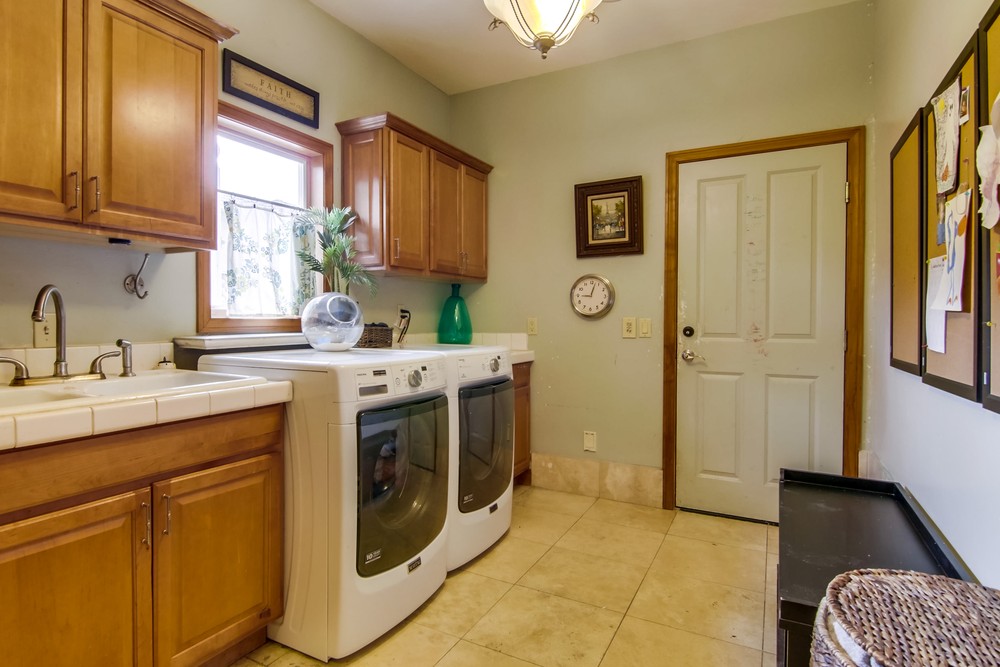 Virtual tour photo 65 of 72 for 1933 Erie St