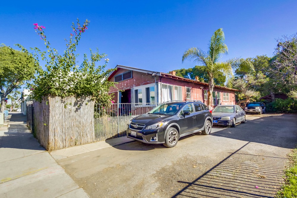 Virtual tour photo 3 of 39 for 1933 Fern St