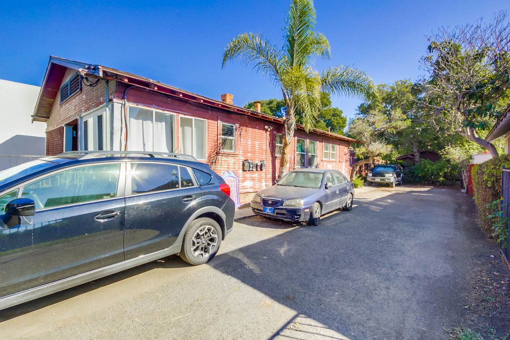Virtual tour photo 5 of 39 for 1933 Fern St