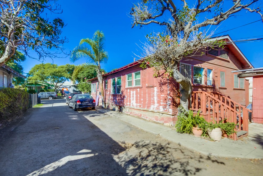 Virtual tour photo 6 of 39 for 1933 Fern St