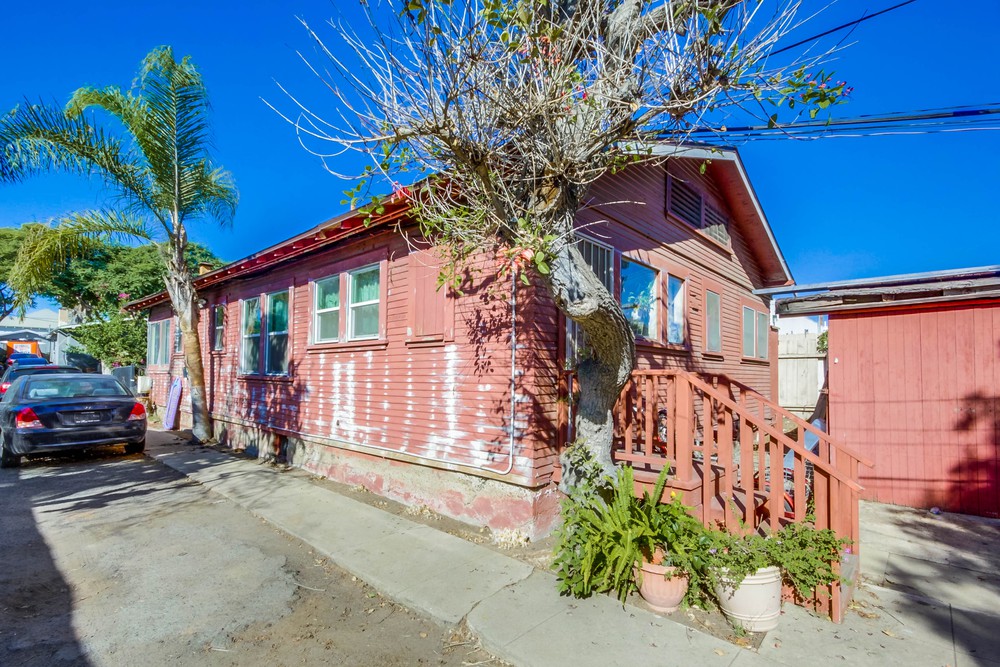 Virtual tour photo 7 of 39 for 1933 Fern St