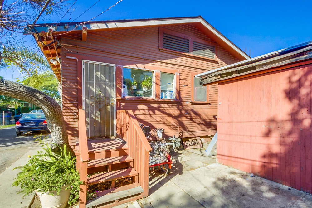 Virtual tour photo 8 of 39 for 1933 Fern St