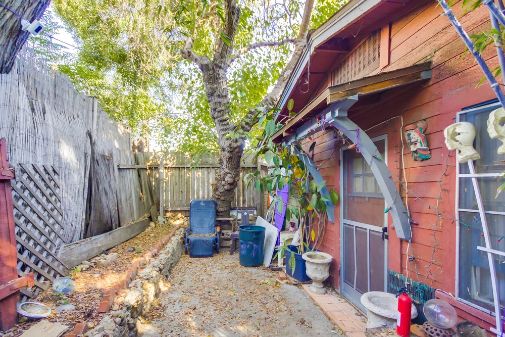 Virtual tour photo 16 of 39 for 1933 Fern St