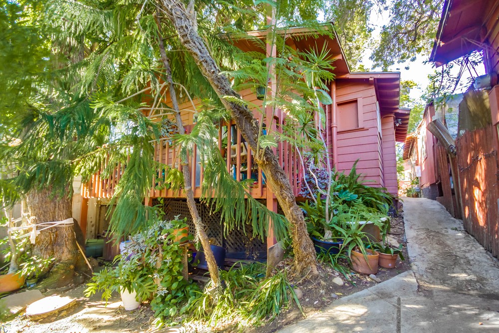 Virtual tour photo 28 of 39 for 1933 Fern St