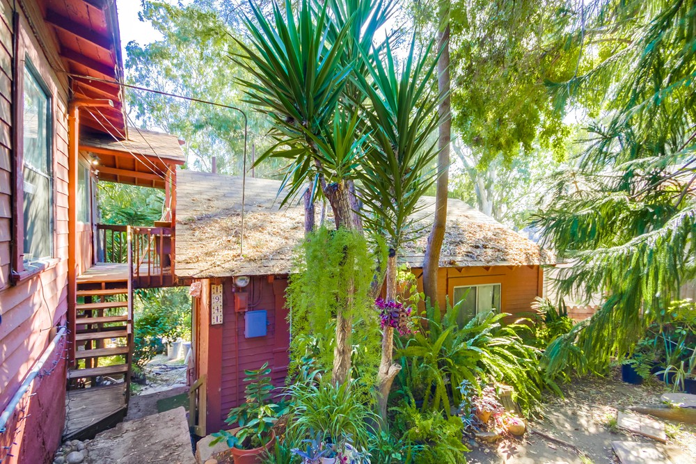 Virtual tour photo 35 of 39 for 1933 Fern St