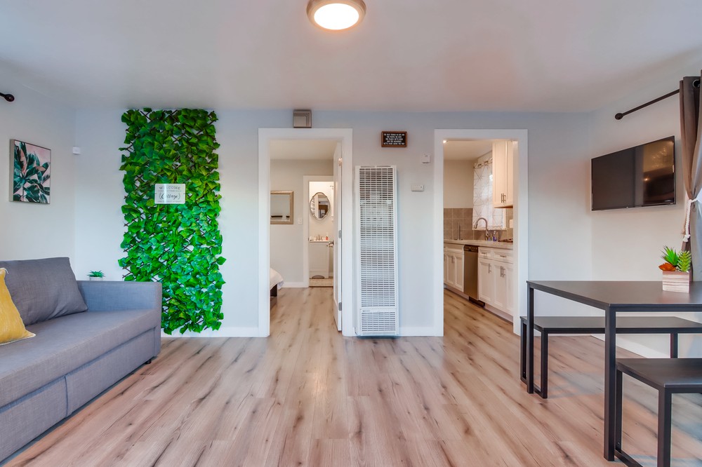 Virtual tour photo 18 of 46 for 1943 Market St