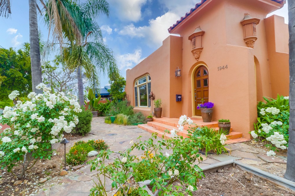Virtual tour photo 3 of 28 for 1944 Granada Ave