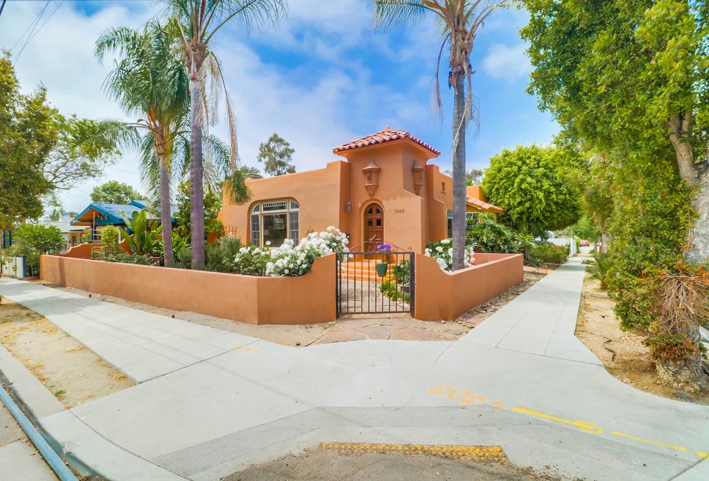Virtual tour photo 1 of 54 for 1944 Granada Ave