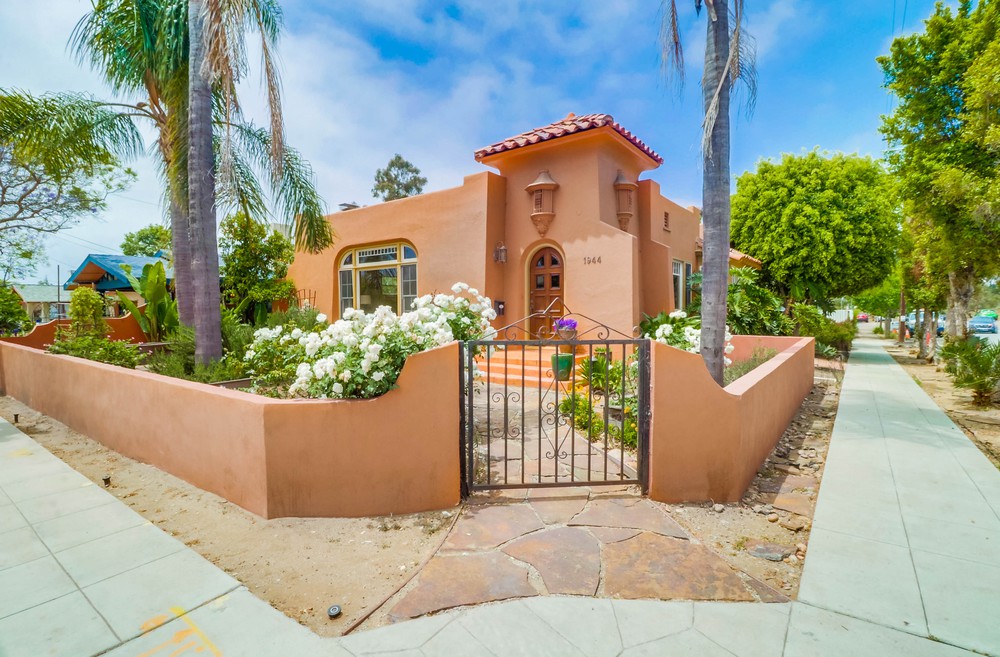 Virtual tour photo 3 of 54 for 1944 Granada Ave