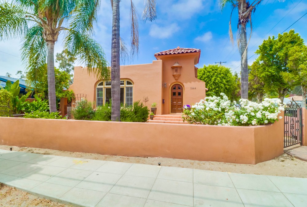 Virtual tour photo 4 of 54 for 1944 Granada Ave
