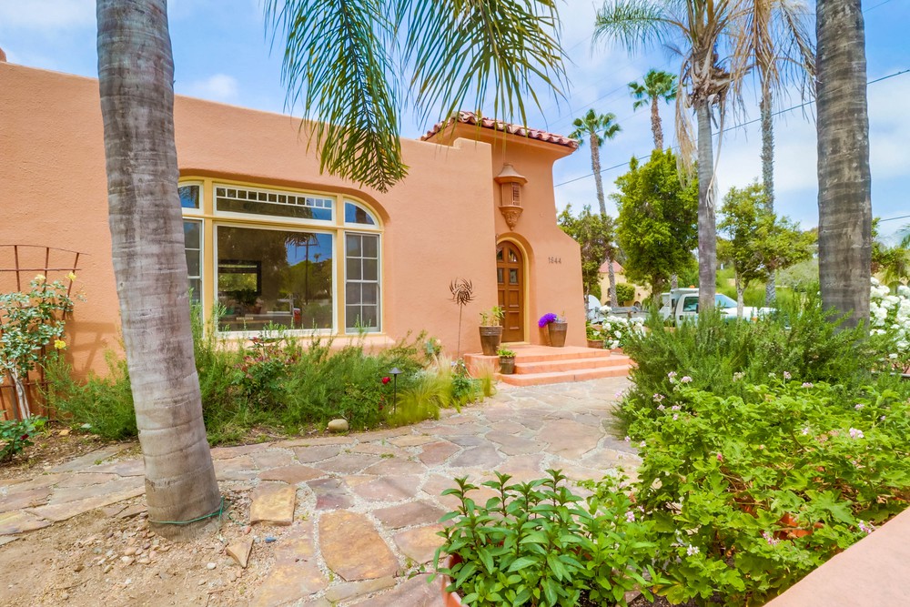 Virtual tour photo 7 of 54 for 1944 Granada Ave