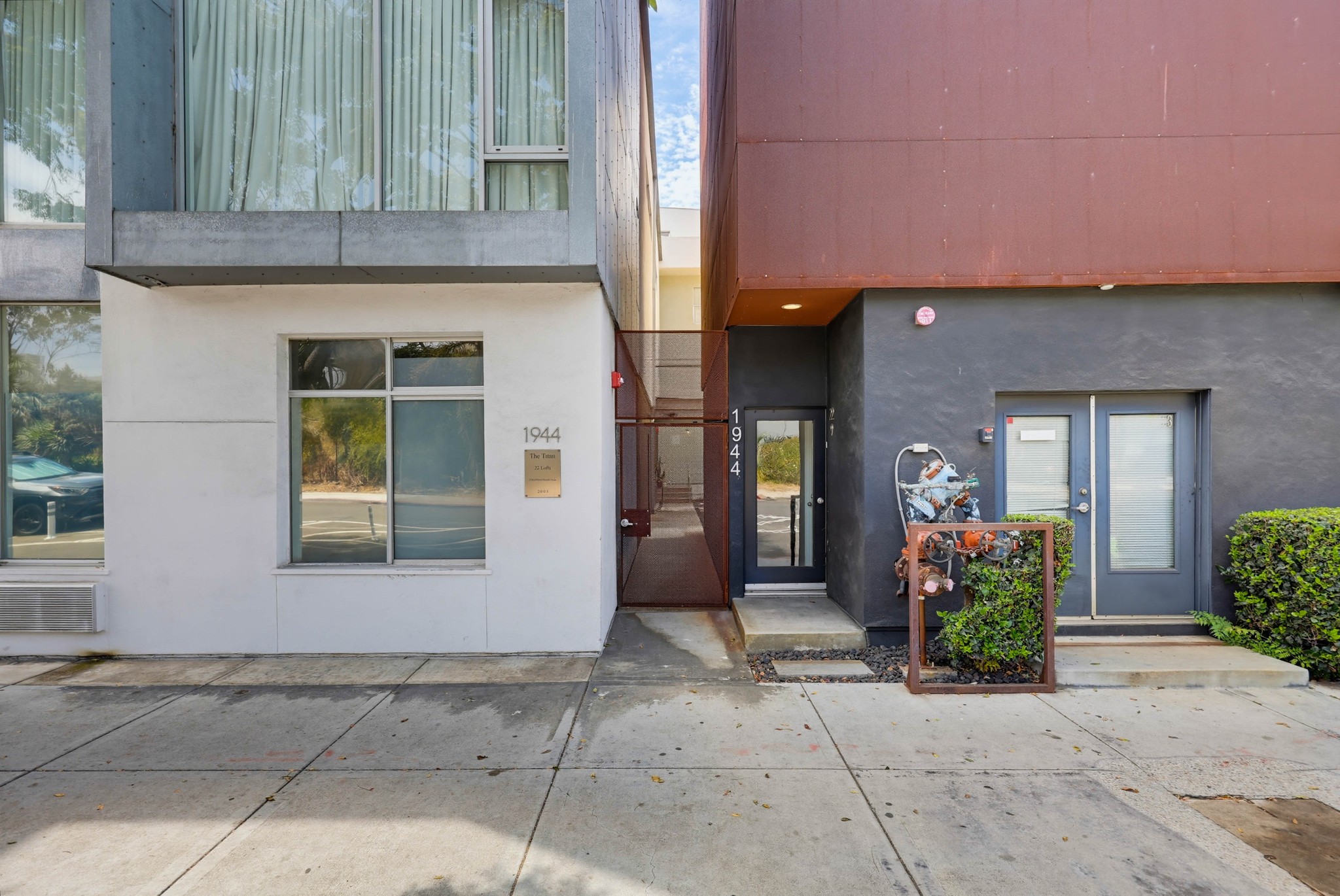 Virtual tour photo 3 of 63 for 1944 State St #3