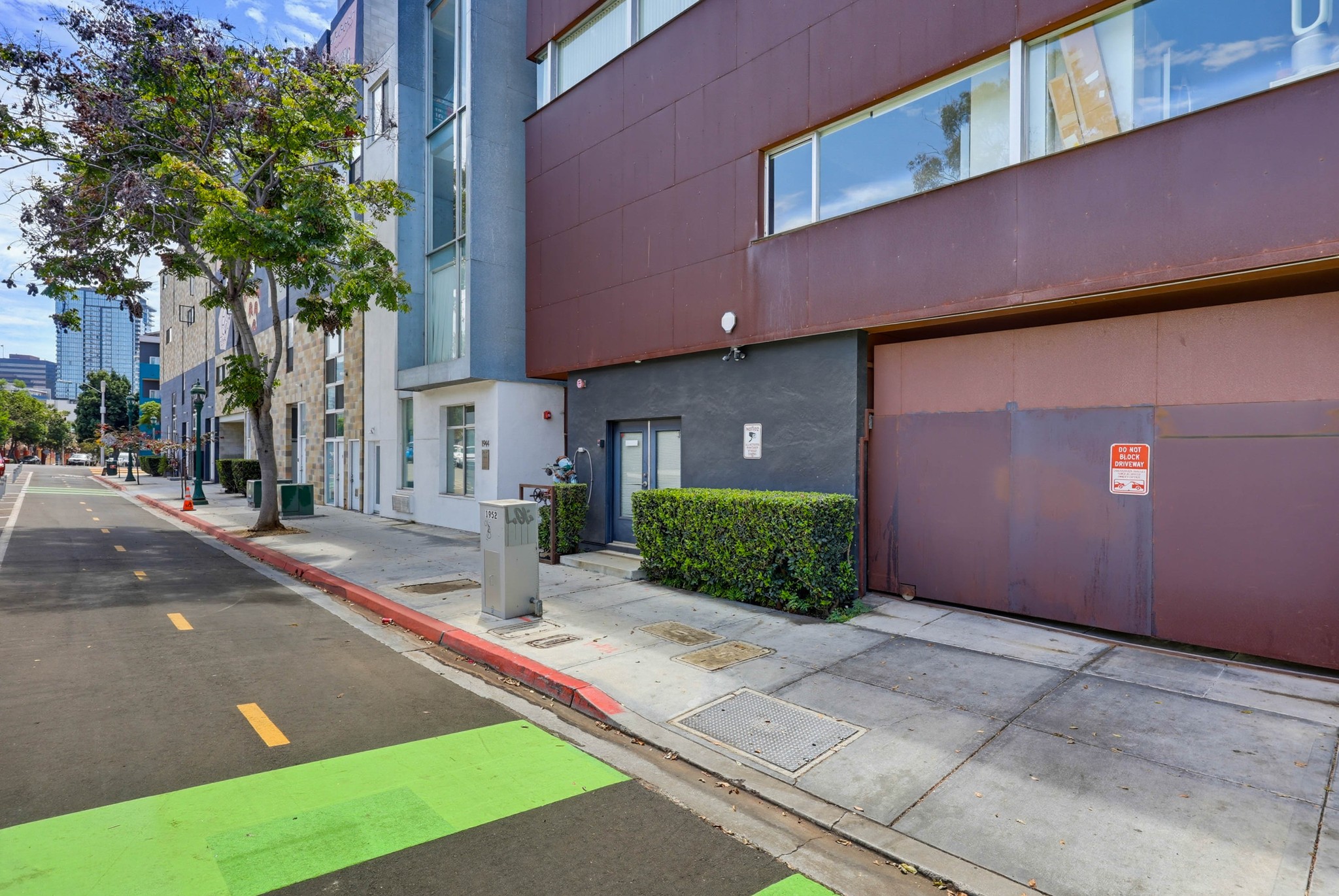 Virtual tour photo 4 of 63 for 1944 State St #3