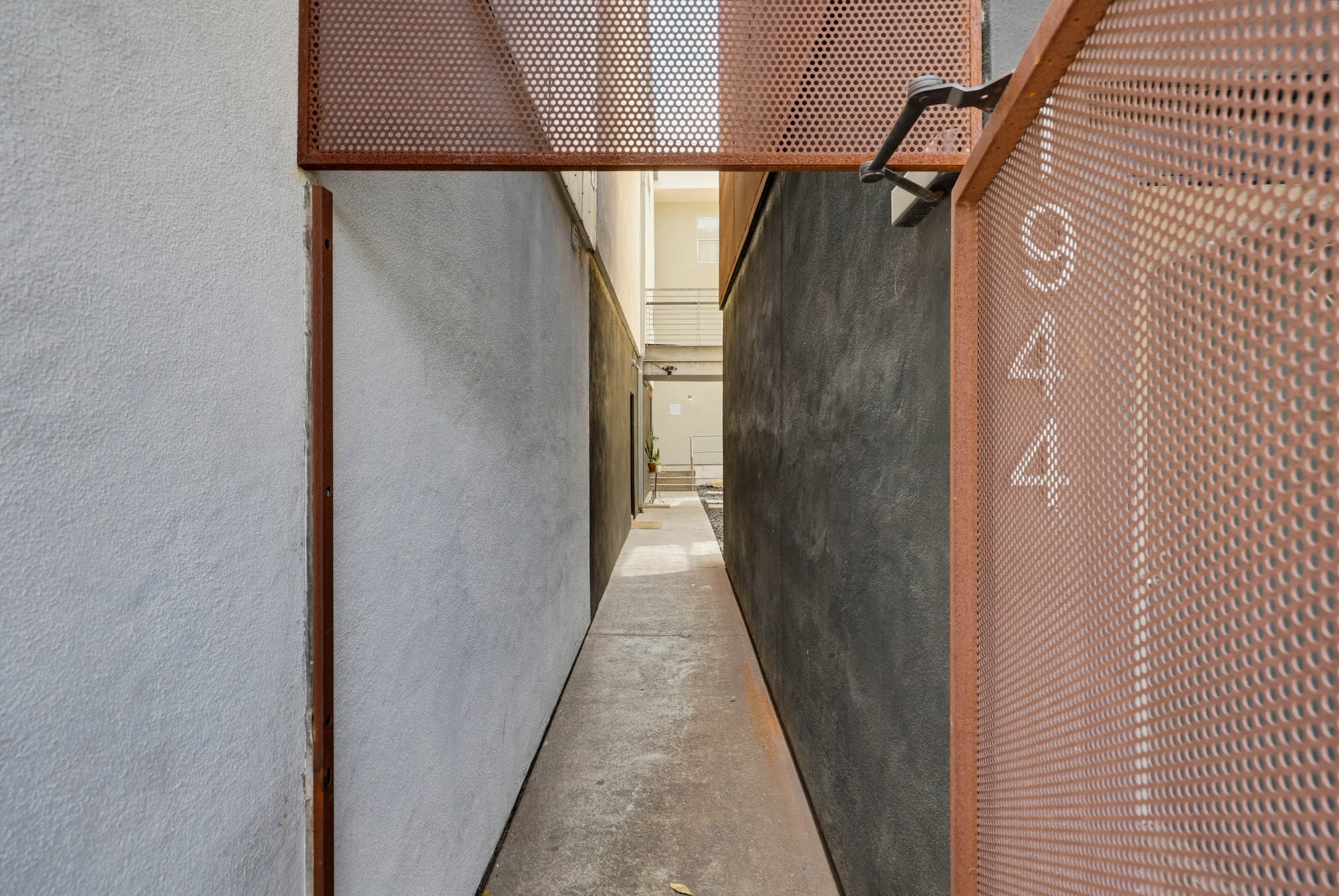 Virtual tour photo 8 of 63 for 1944 State St #3