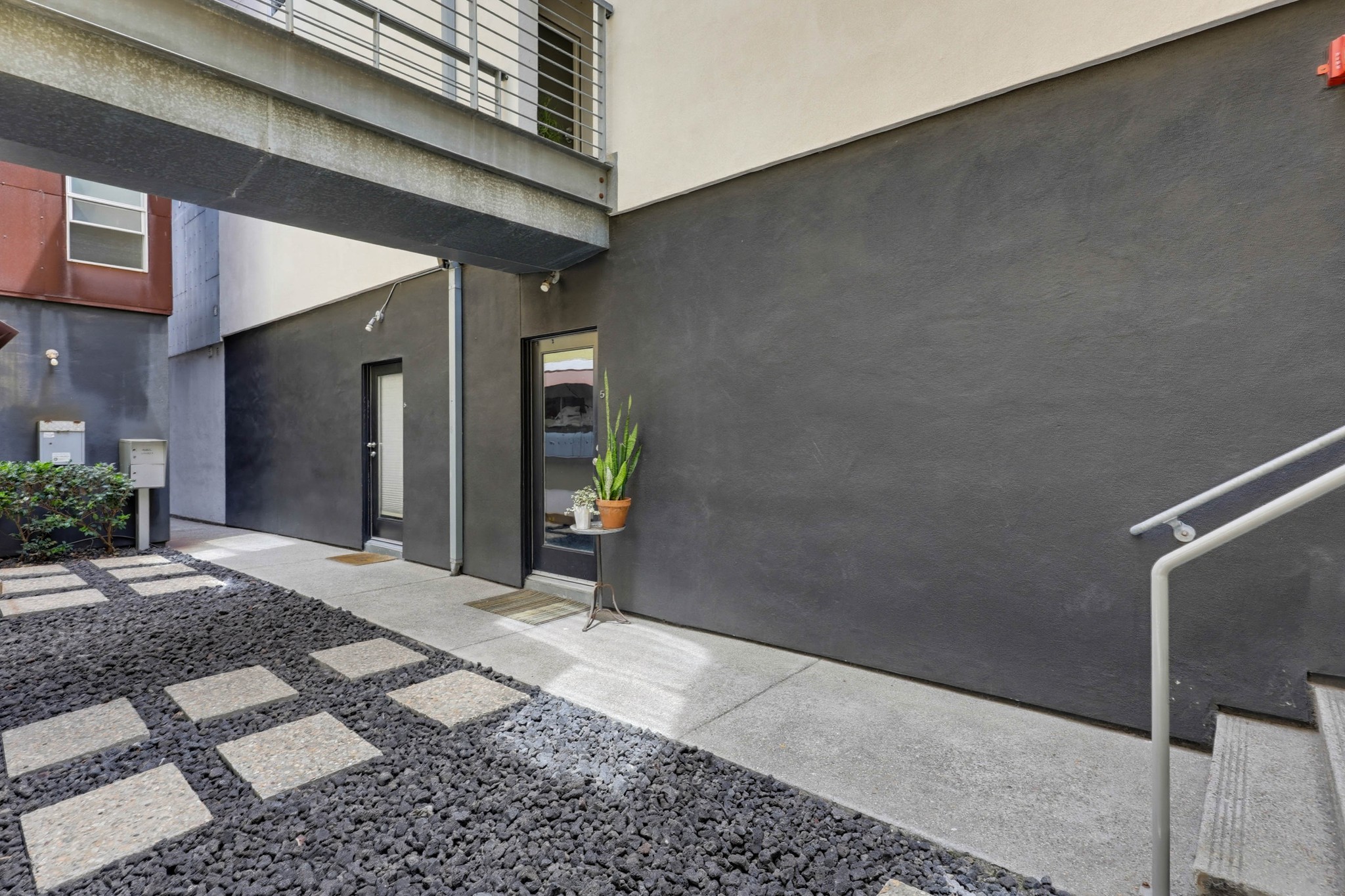 Virtual tour photo 9 of 63 for 1944 State St #3