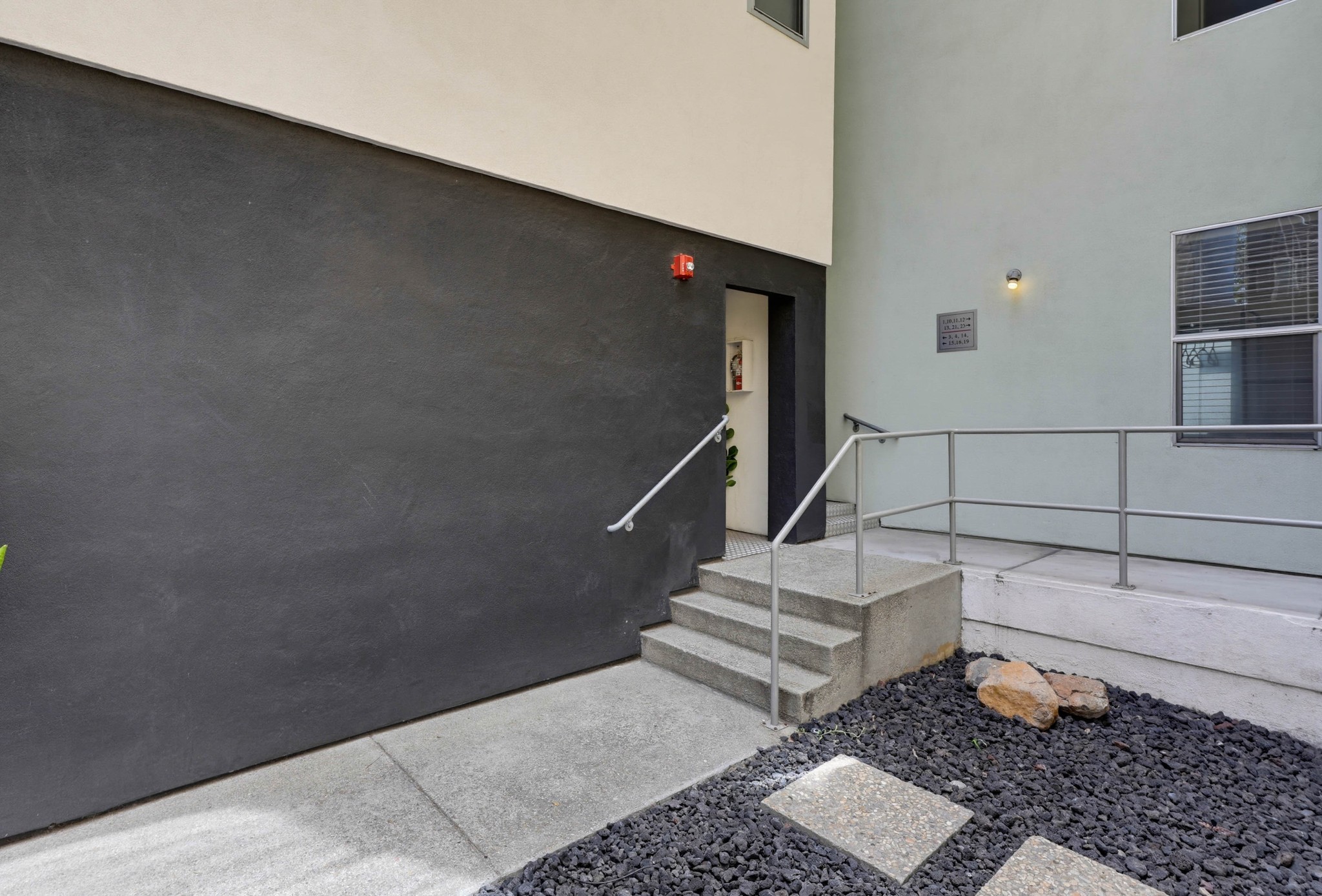 Virtual tour photo 10 of 63 for 1944 State St #3