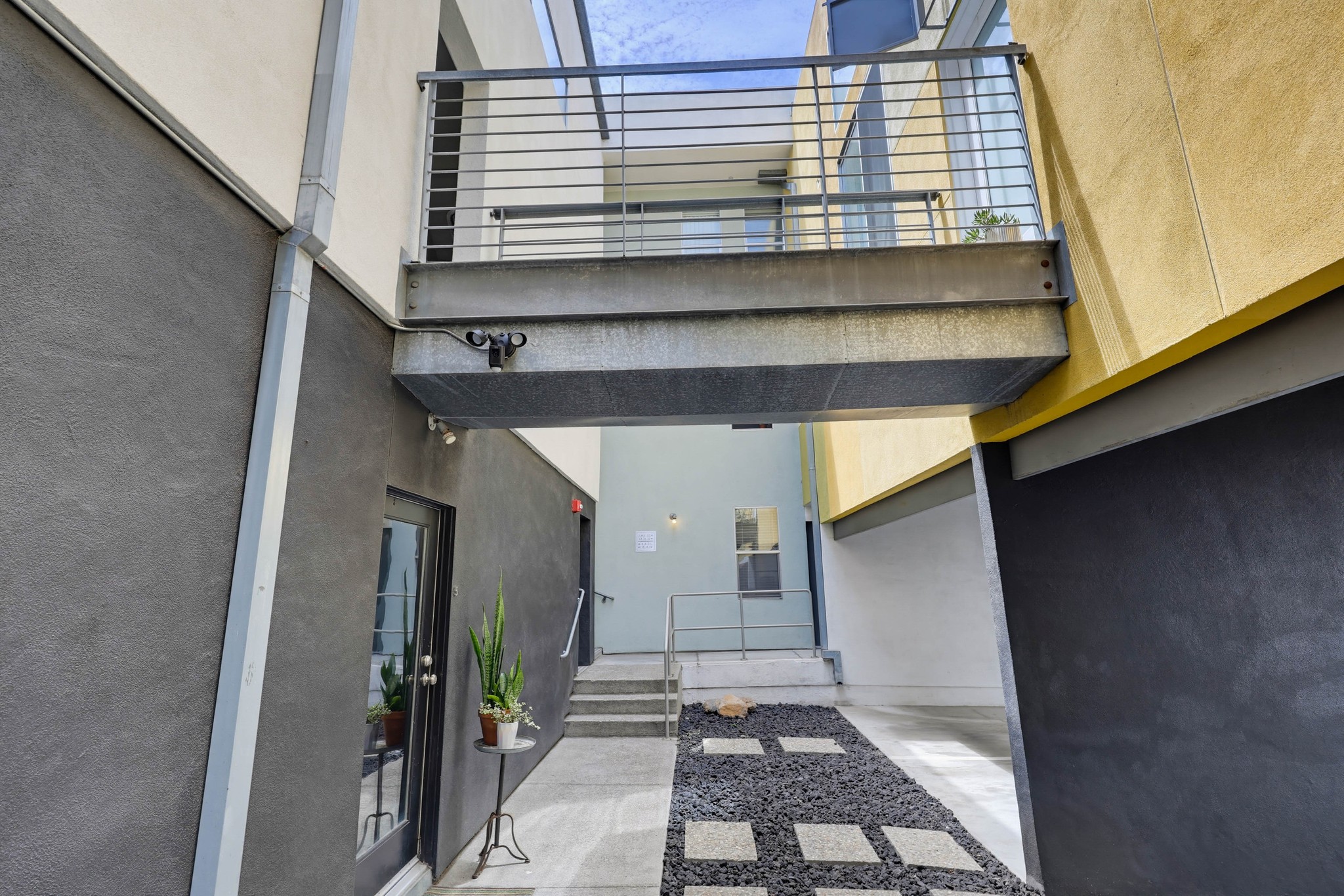 Virtual tour photo 11 of 63 for 1944 State St #3
