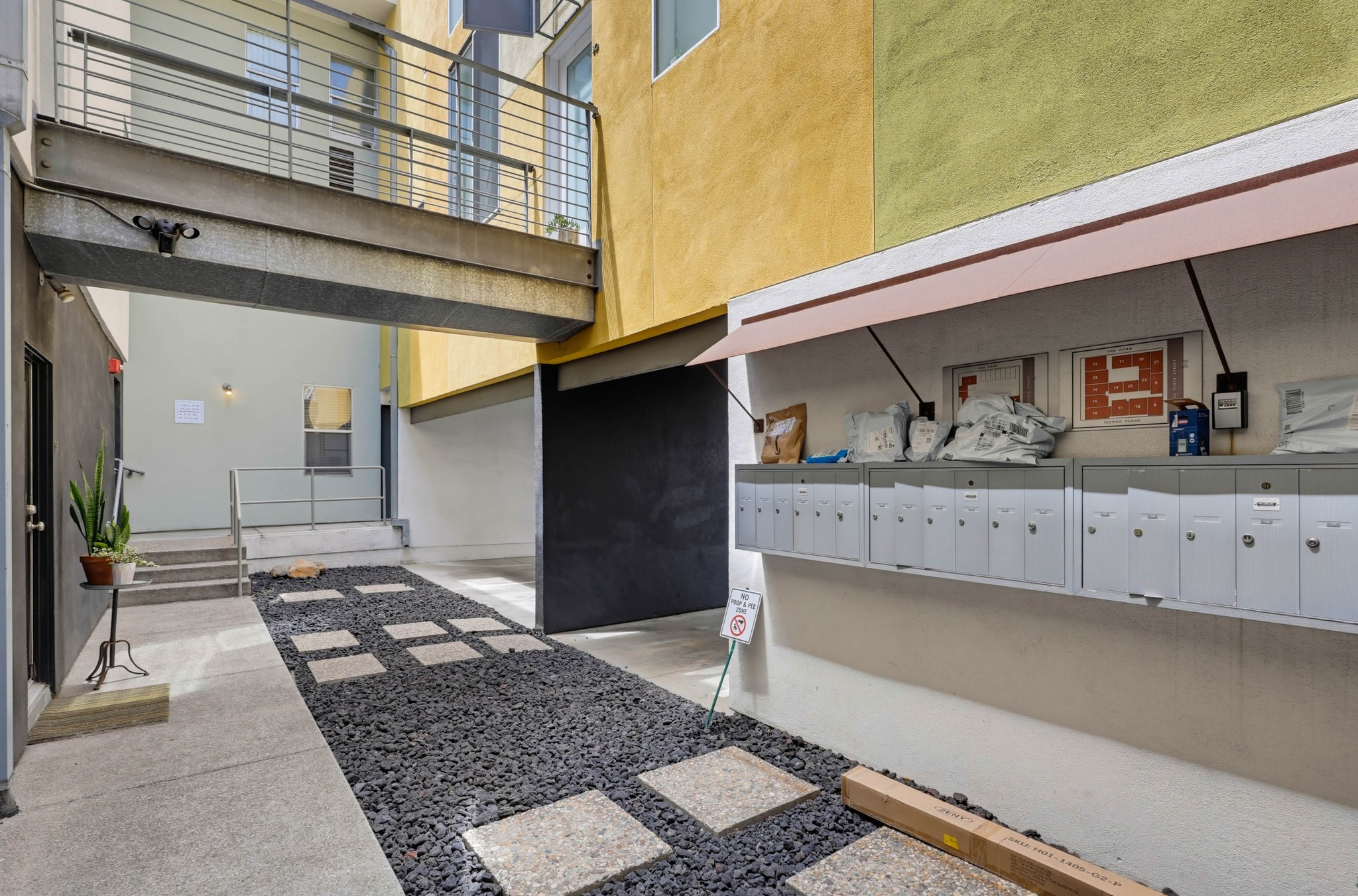 Virtual tour photo 13 of 63 for 1944 State St #3