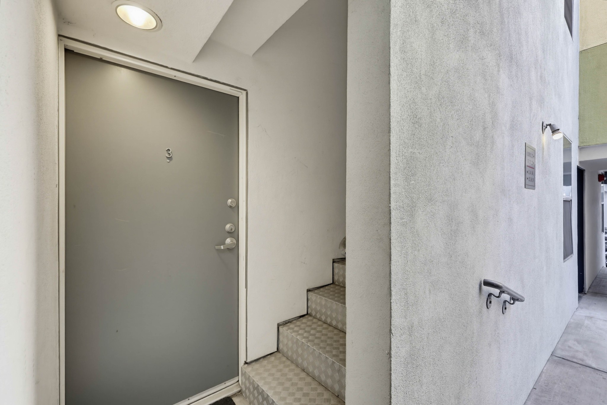 Virtual tour photo 14 of 63 for 1944 State St #3