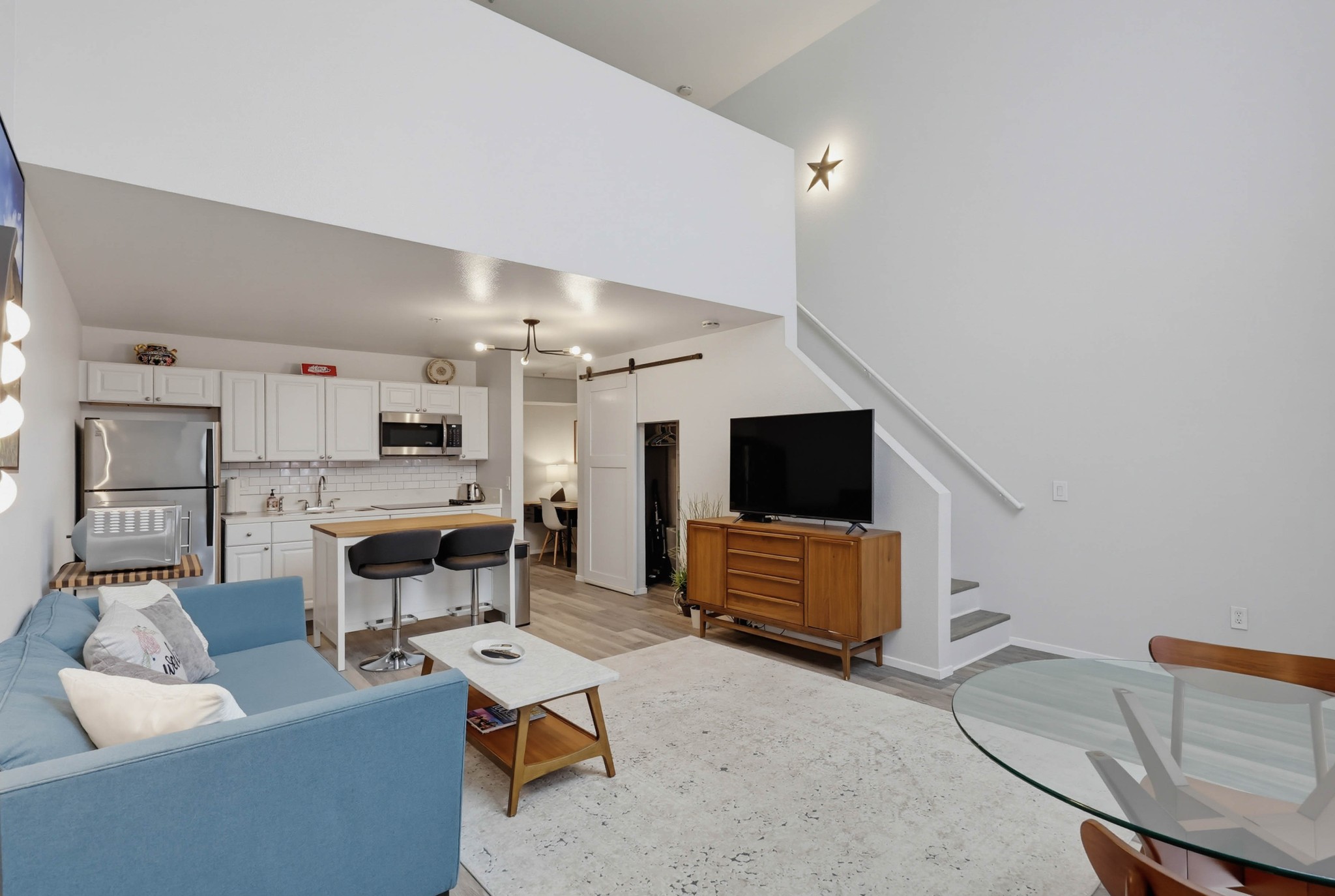 Virtual tour photo 17 of 63 for 1944 State St #3