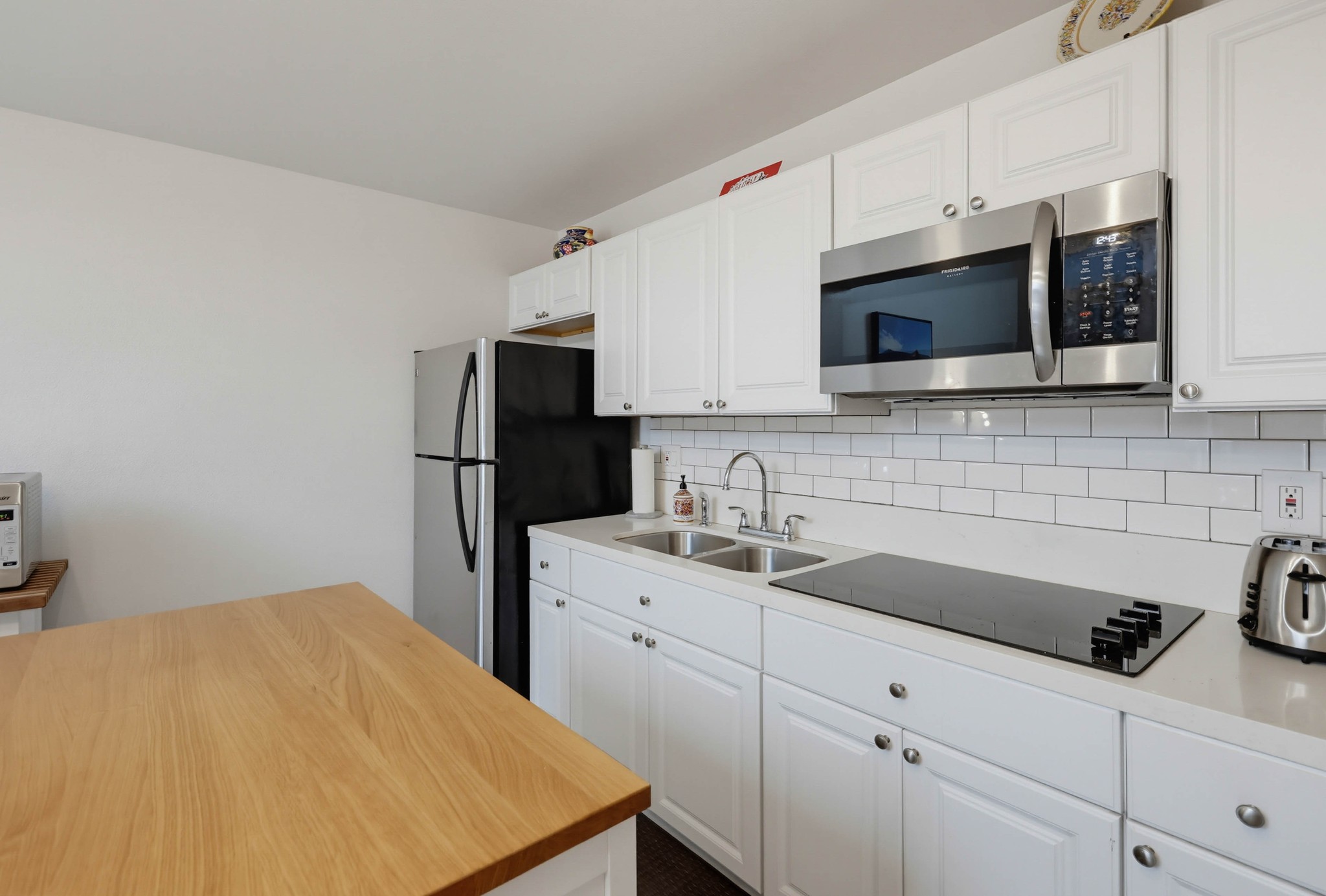Virtual tour photo 20 of 63 for 1944 State St #3
