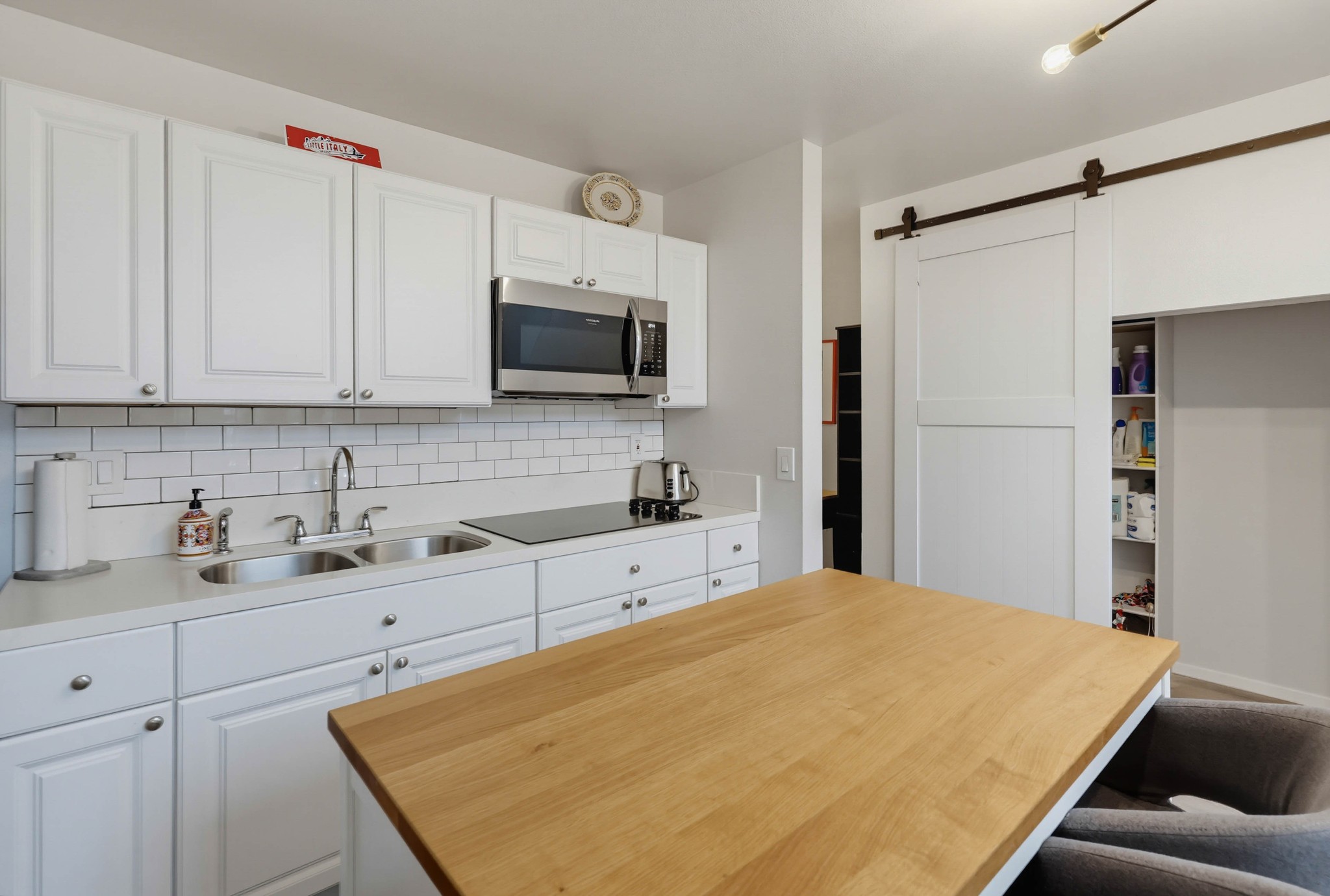 Virtual tour photo 23 of 63 for 1944 State St #3