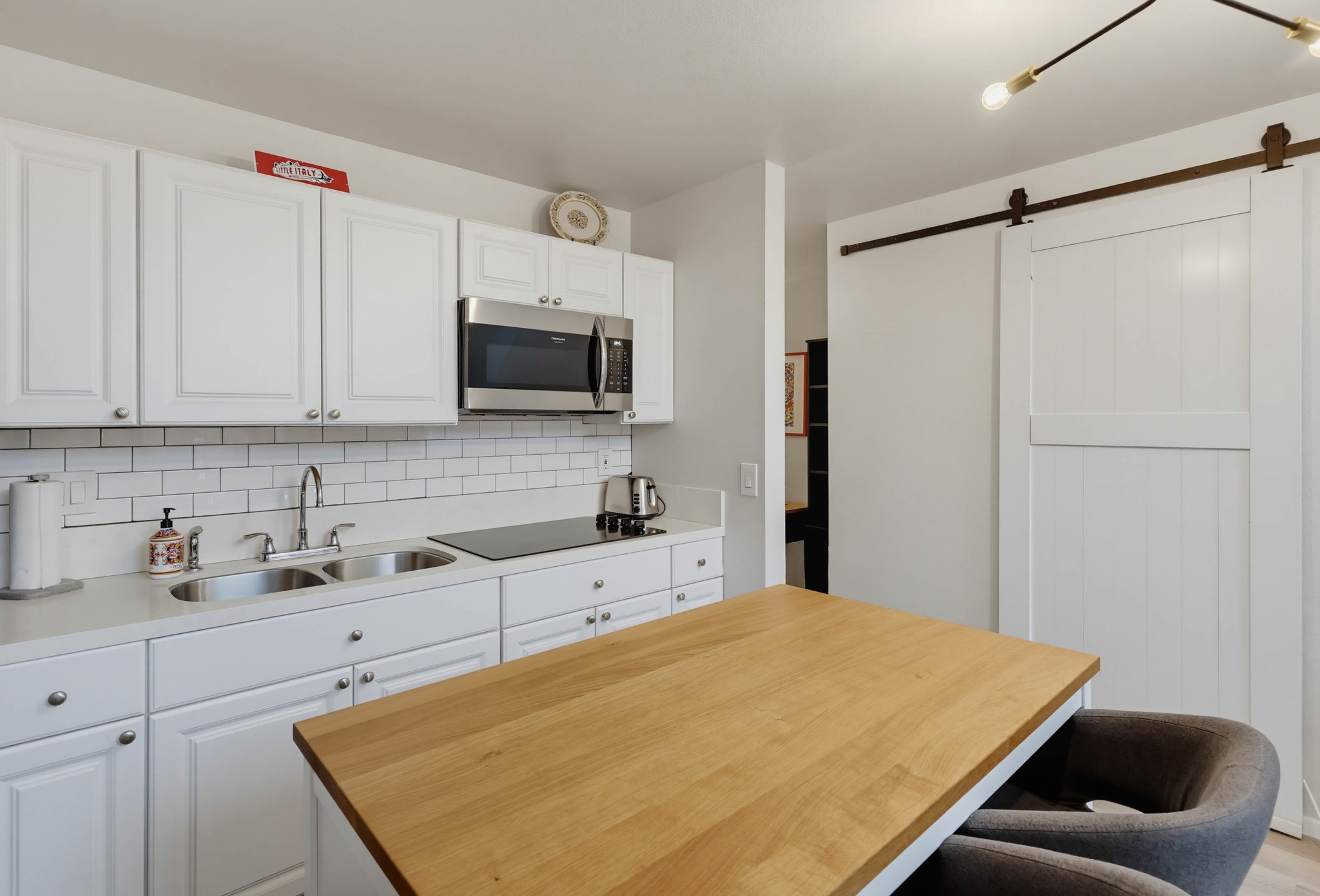 Virtual tour photo 24 of 63 for 1944 State St #3