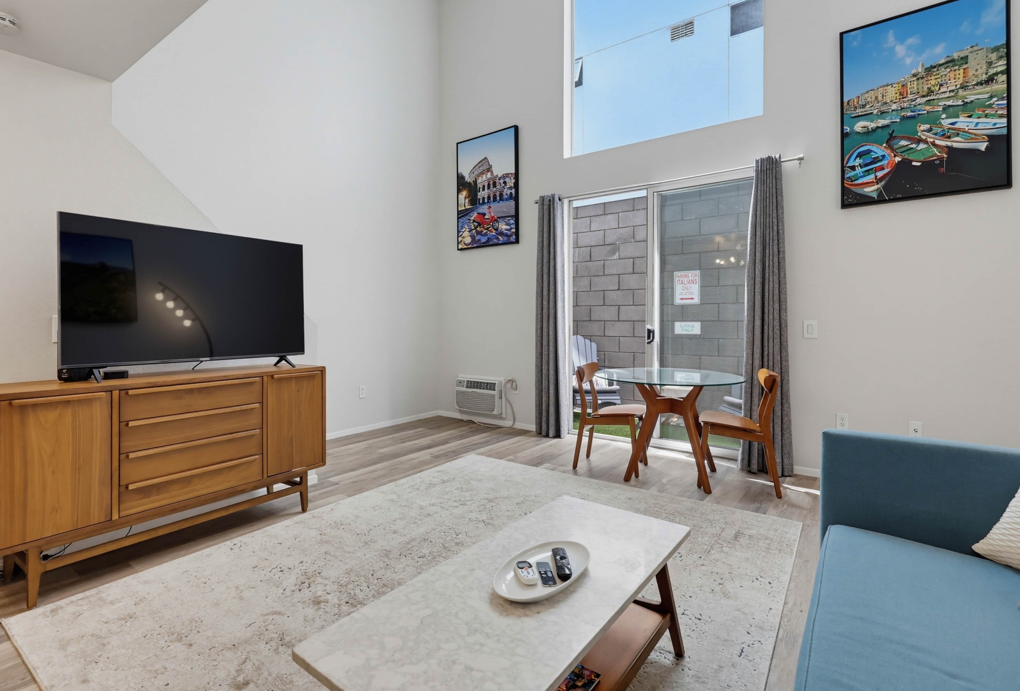 Virtual tour photo 27 of 63 for 1944 State St #3