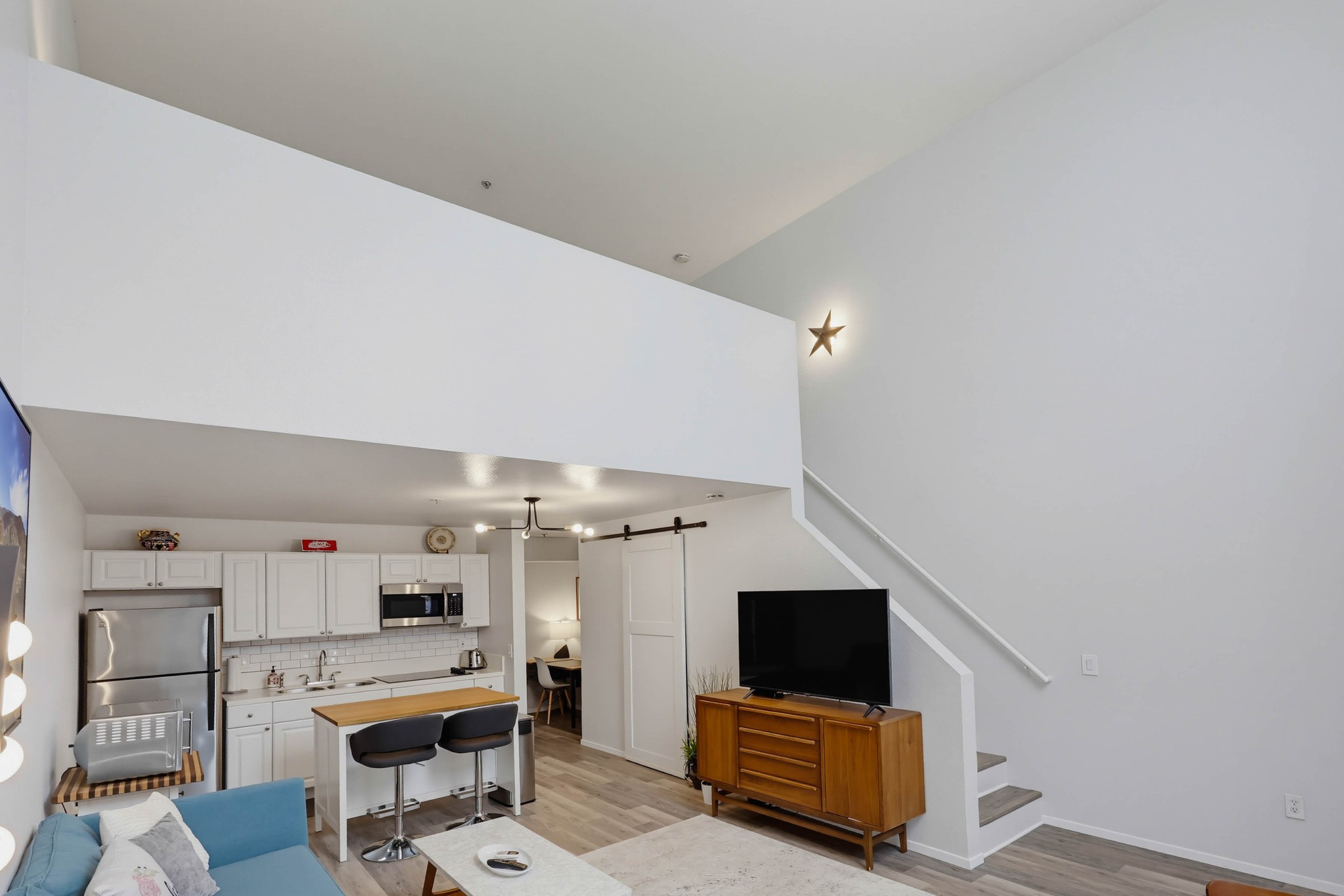 Virtual tour photo 31 of 63 for 1944 State St #3