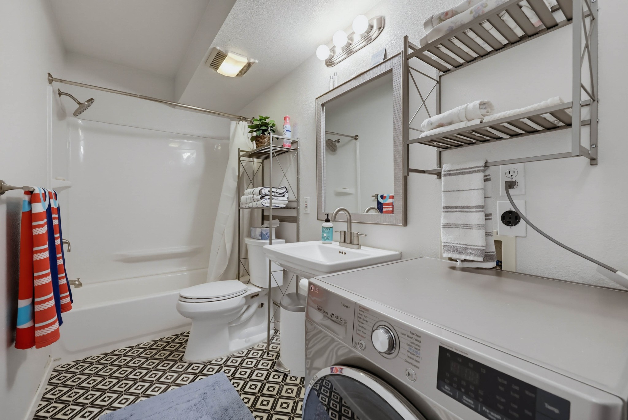 Virtual tour photo 40 of 63 for 1944 State St #3