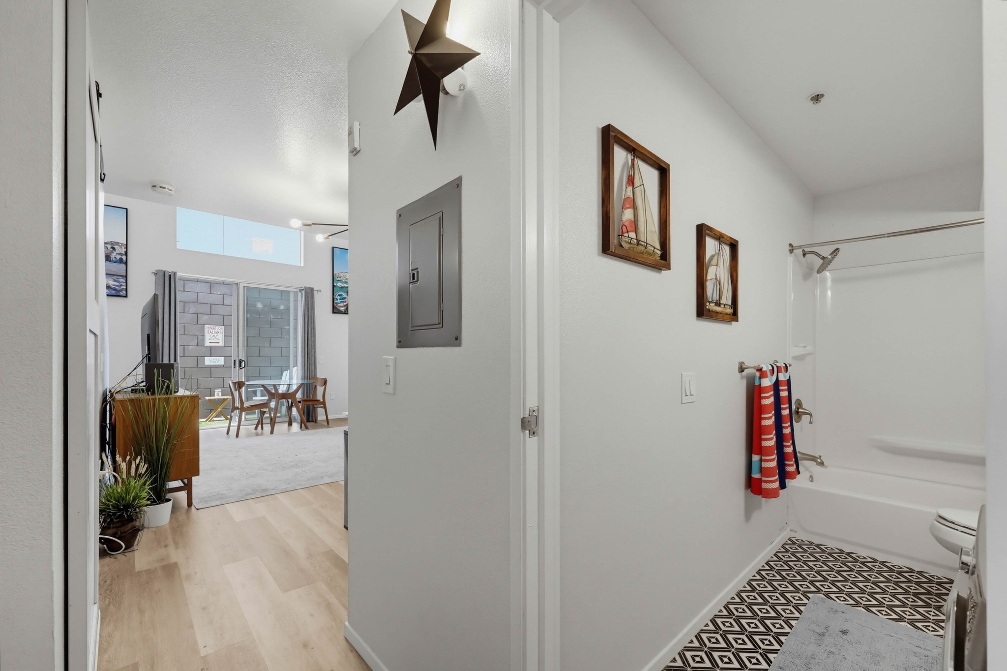 Virtual tour photo 43 of 63 for 1944 State St #3