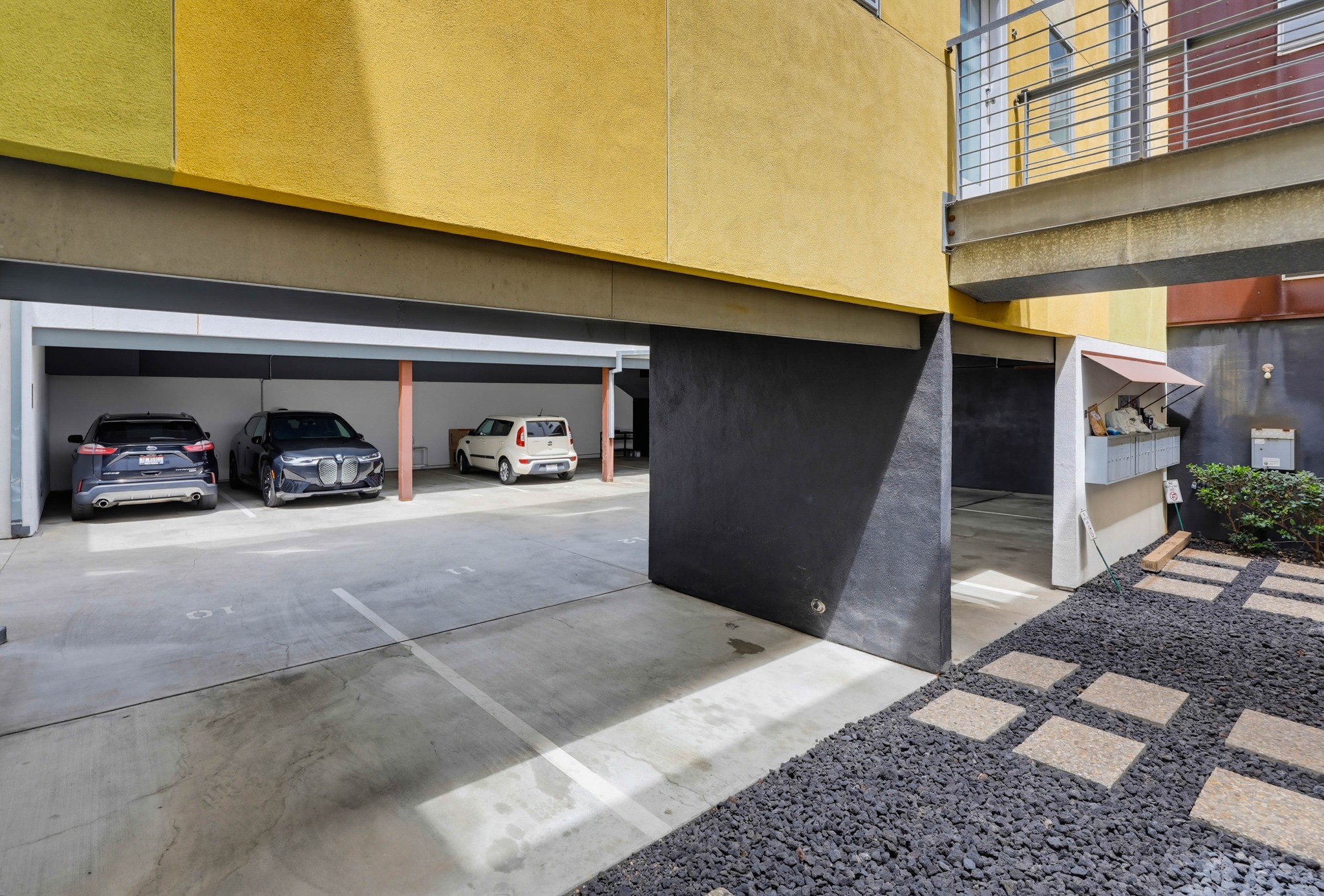 Virtual tour photo 53 of 63 for 1944 State St #3