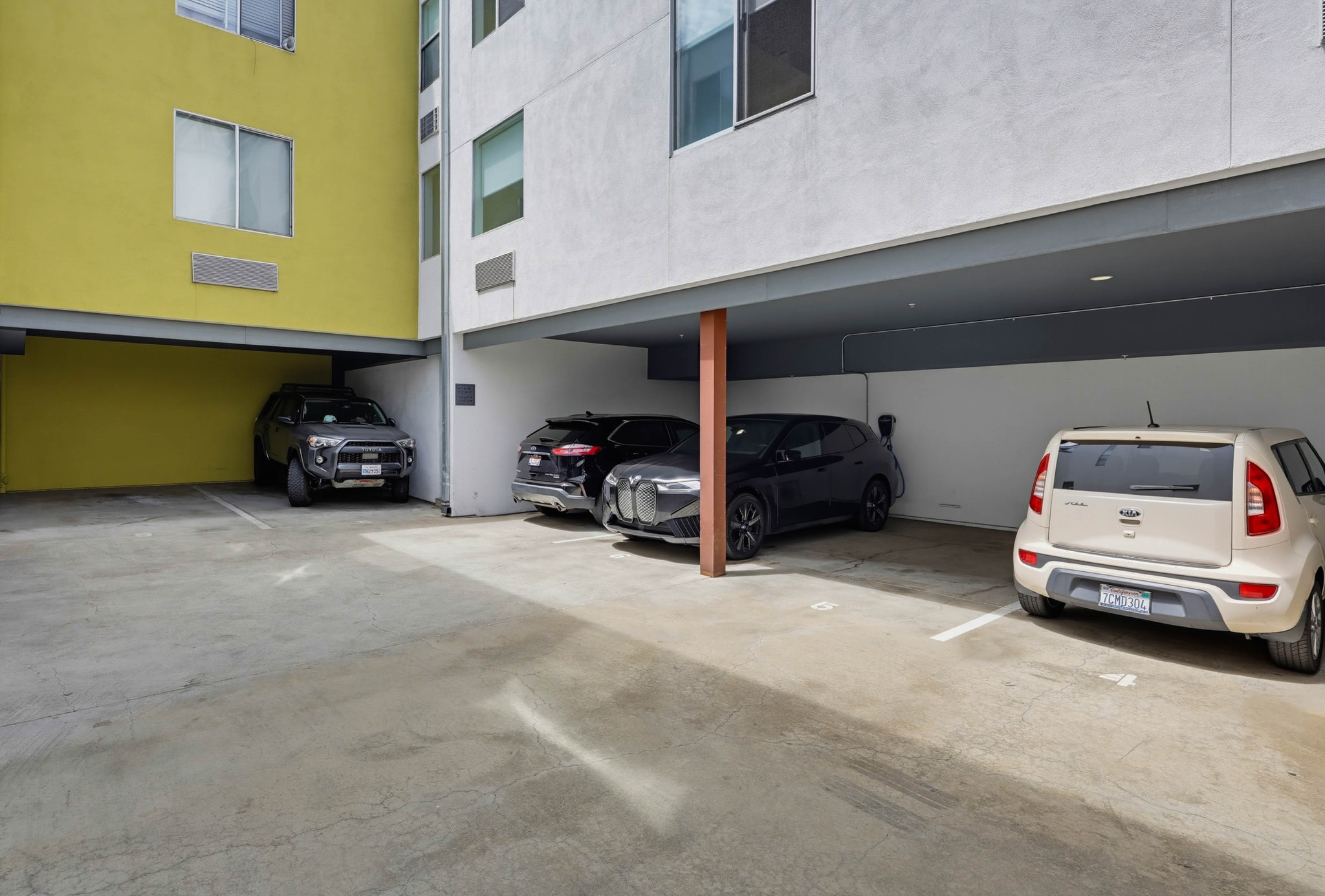 Virtual tour photo 55 of 63 for 1944 State St #3
