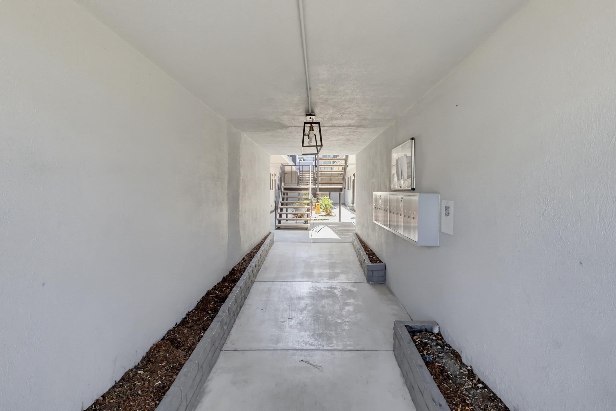 Virtual tour photo 5 of 39 for 1945 S Garth Ave