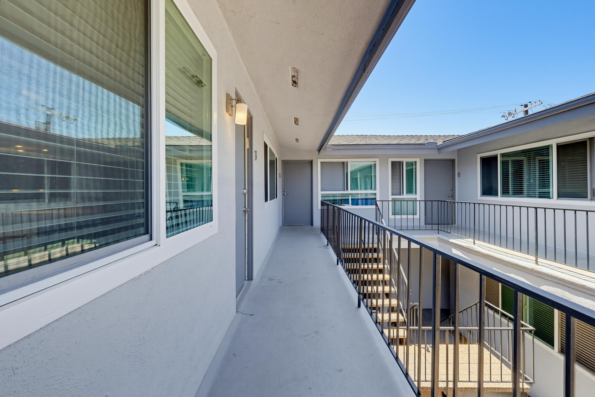 Virtual tour photo 8 of 39 for 1945 S Garth Ave