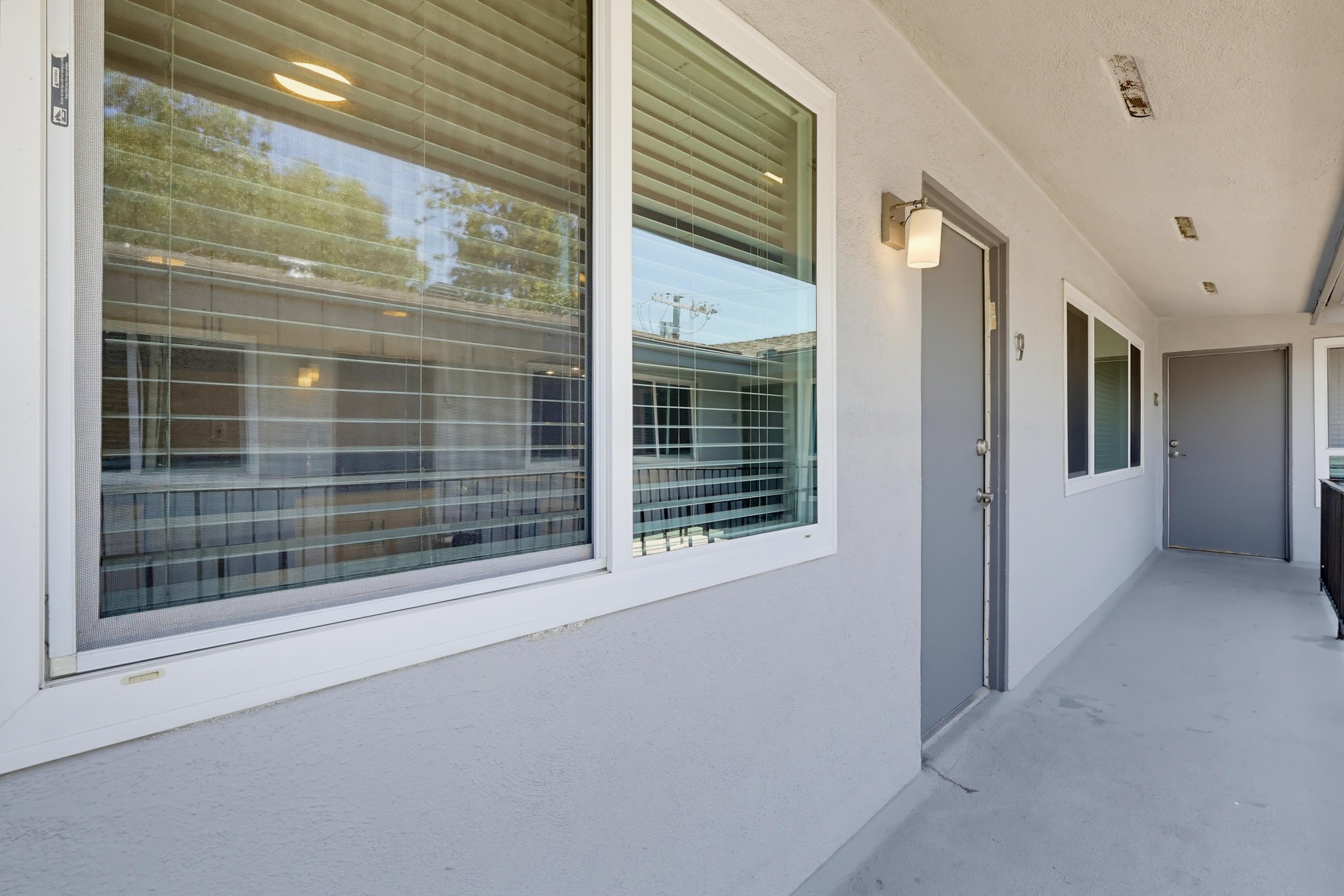 Virtual tour photo 9 of 39 for 1945 S Garth Ave