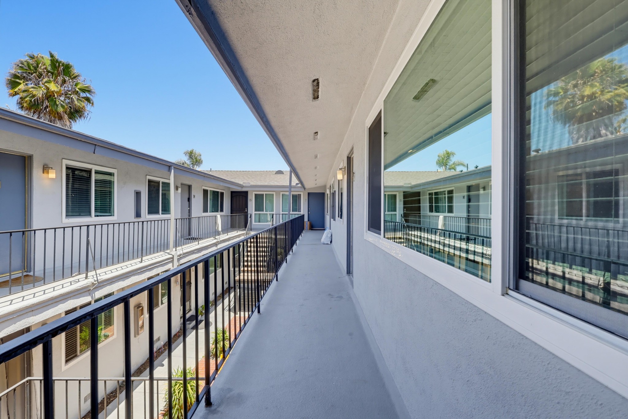Virtual tour photo 10 of 39 for 1945 S Garth Ave