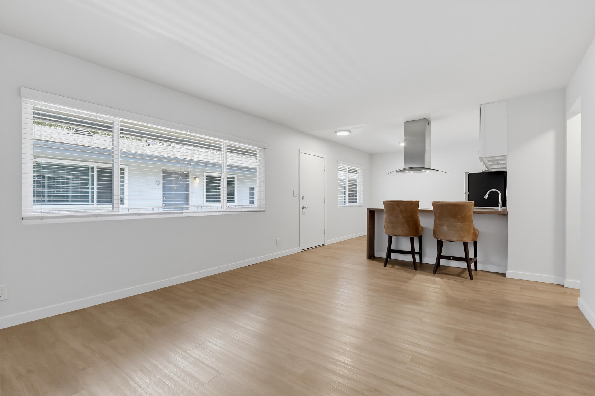 Virtual tour photo 13 of 39 for 1945 S Garth Ave