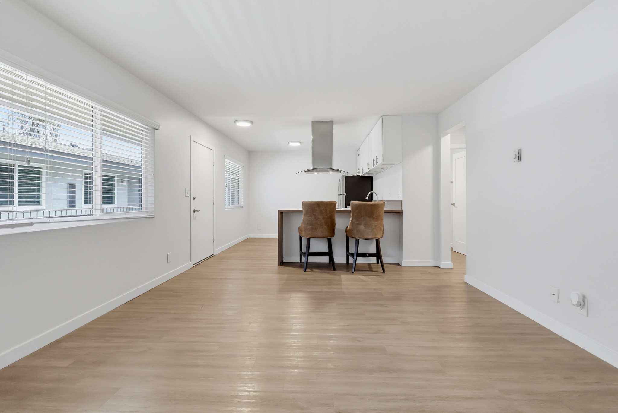 Virtual tour photo 14 of 39 for 1945 S Garth Ave