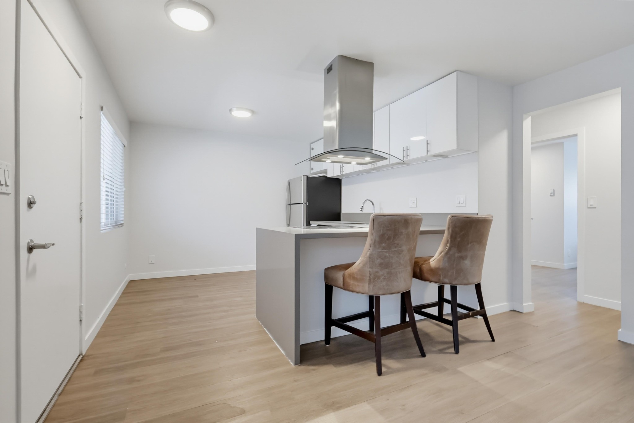 Virtual tour photo 16 of 39 for 1945 S Garth Ave