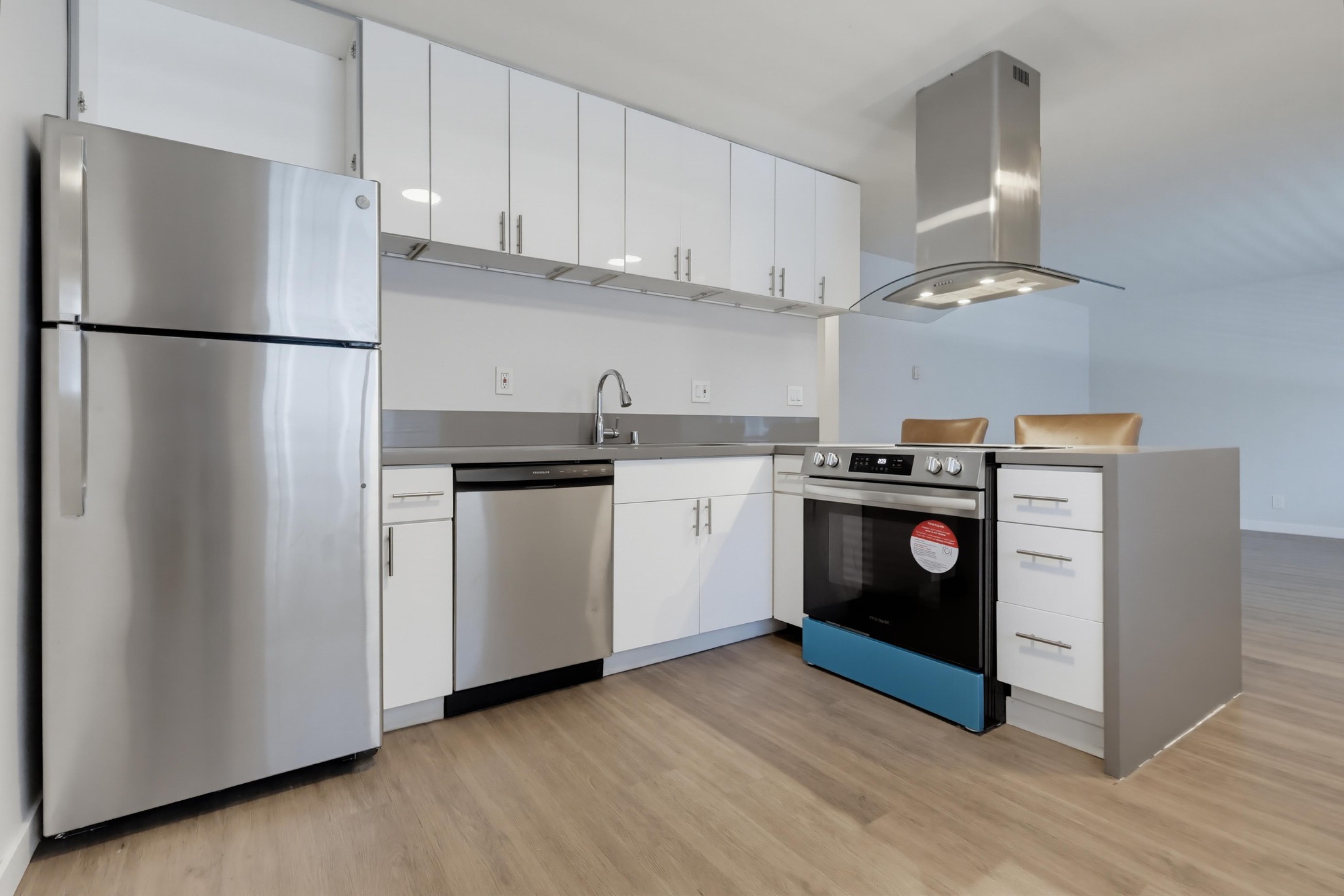 Virtual tour photo 21 of 39 for 1945 S Garth Ave